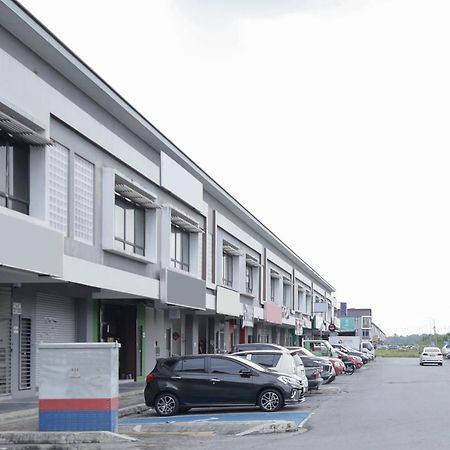 Oyo 90399 Green Home Hotel Syariah Sepang Ngoại thất bức ảnh