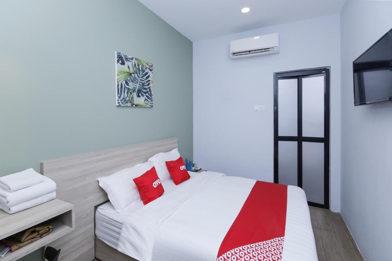 Oyo 90399 Green Home Hotel Syariah Sepang Ngoại thất bức ảnh