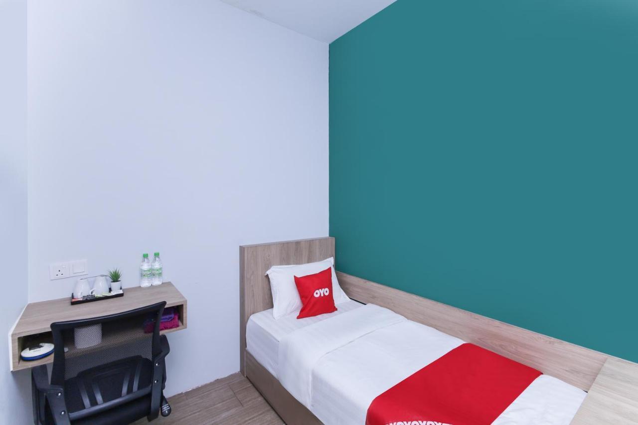 Oyo 90399 Green Home Hotel Syariah Sepang Ngoại thất bức ảnh